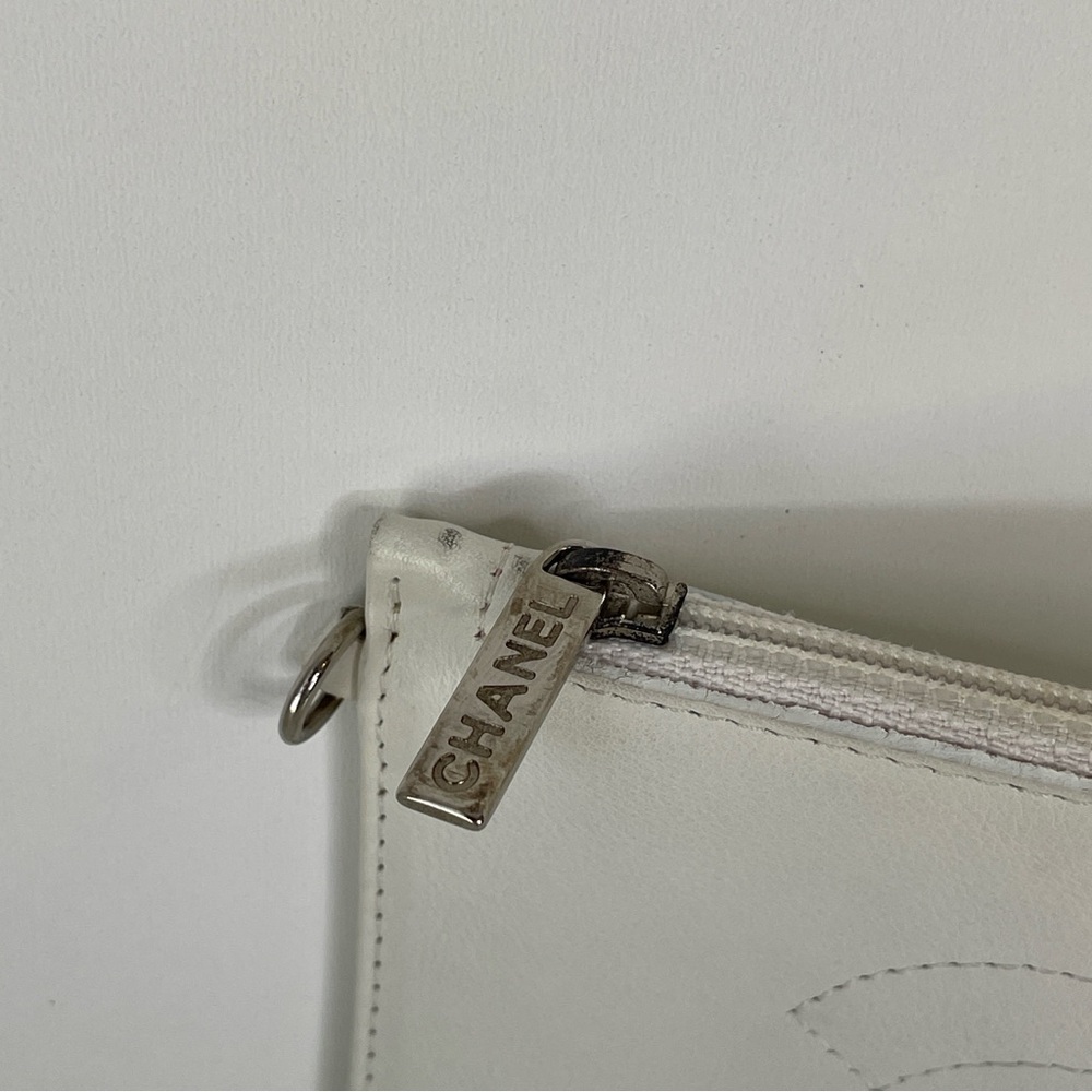Chanel White lambskin Leather cc logo Clutch pouch silver hardware - Picture 13 of 14